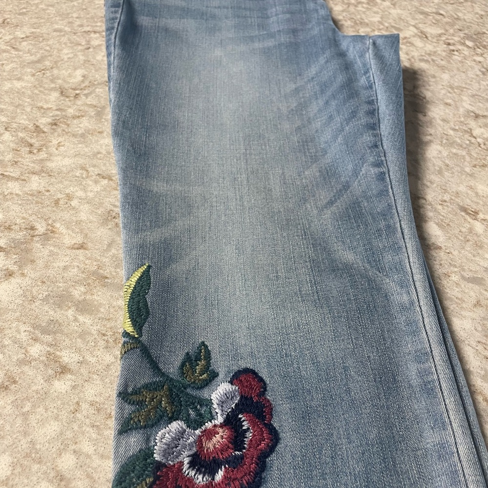 🌷💕🌷Chico's Blue Jeans with Floral Embroidery - Picture 3 of 8